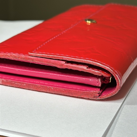 *HTF Color!* LOUIS VUITTON Vernis Sarah Wallet - Picture 7 of 16